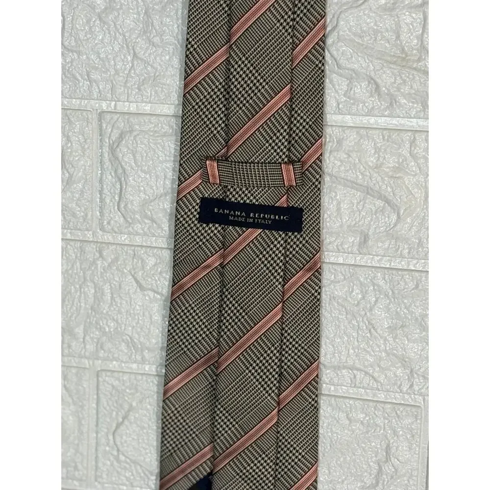Banana Republic Men’s Plaid Striped Tie Pink Gray Black Made in Italy